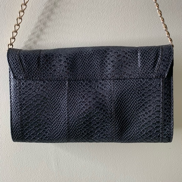 Caché Faux Leather Reptile Textured Large Clutch - Picture 6 of 9